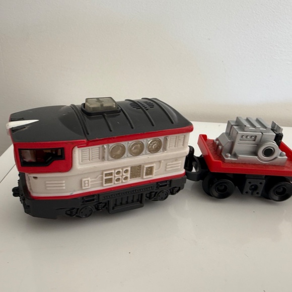 Fisher Price GeoTrax ~ Goggles & Bunsen! Smartest Team Engine cars & figure - Picture 2 of 11